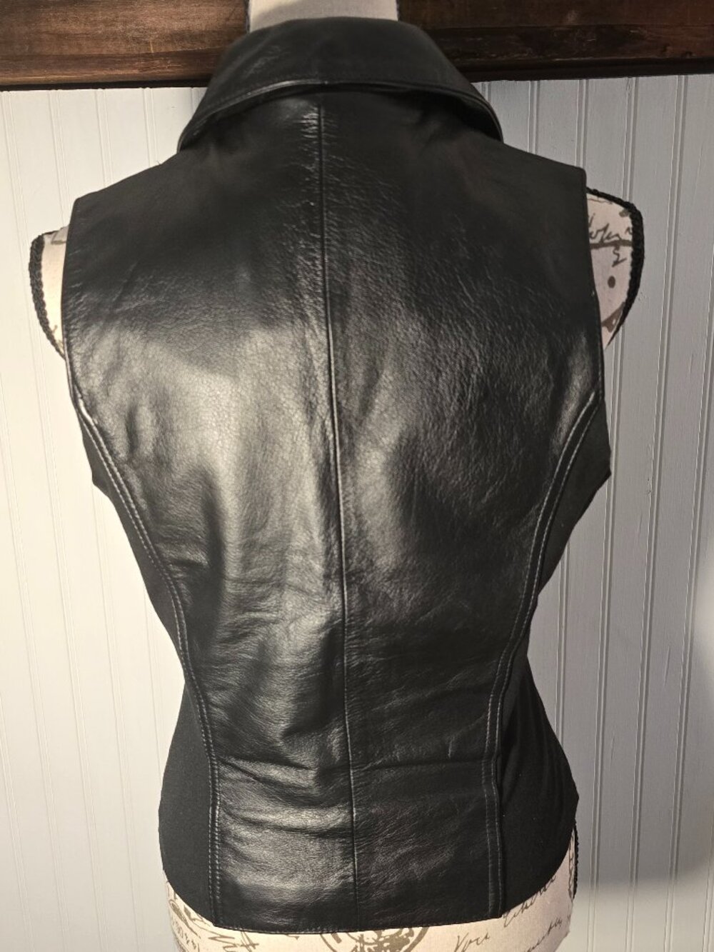 Wilson's Maxima Black Leather Vest - Picture 5 of 7